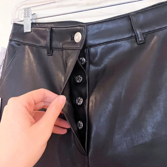 Wilfred Aritzia Modern Cargo High Waist Black Faux Leather Utility Pants 4 NWT - Picture 5 of 12